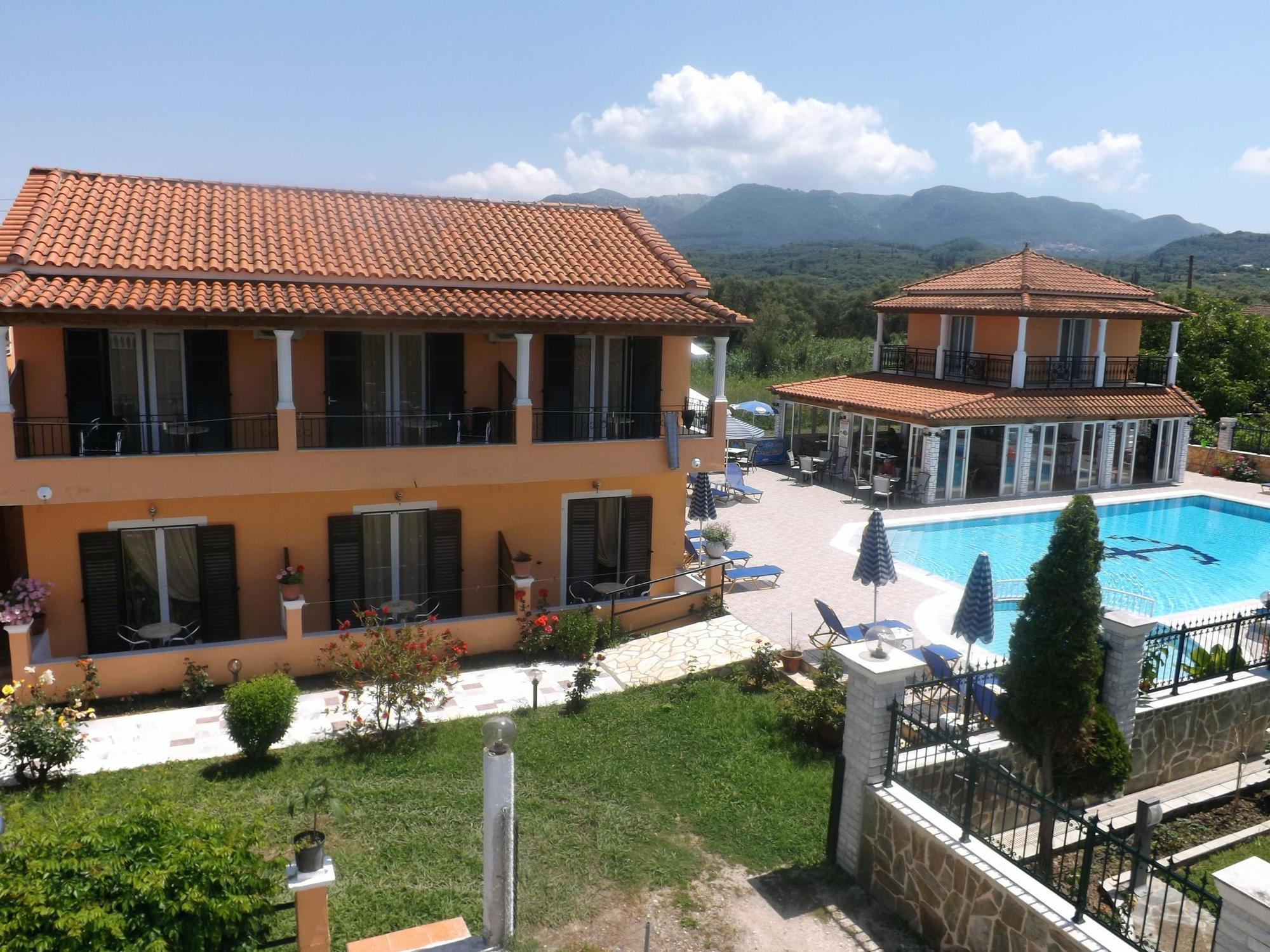 Makis Studios And Apartments Roda  Esterno foto