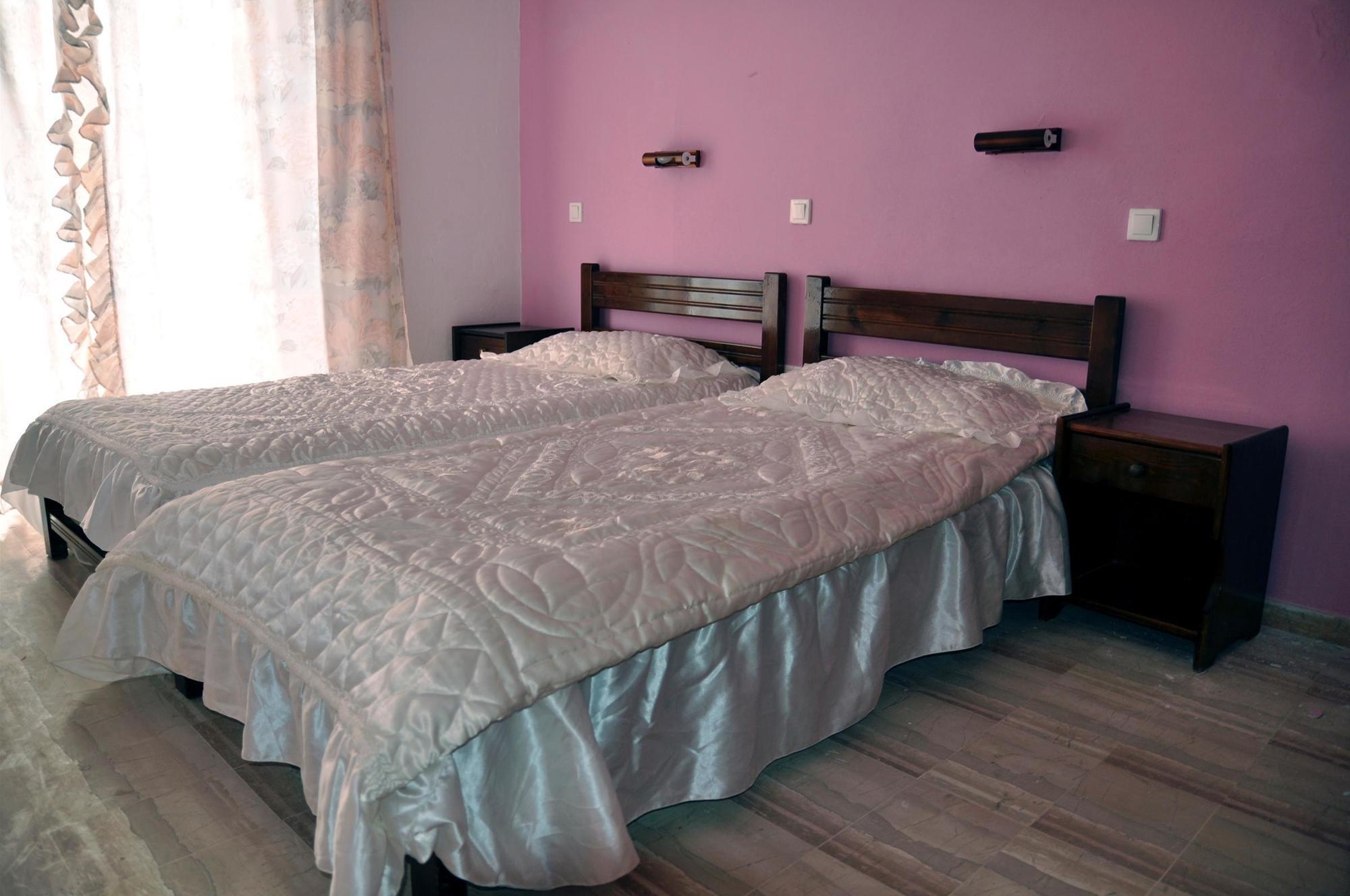 Makis Studios And Apartments Roda  Esterno foto