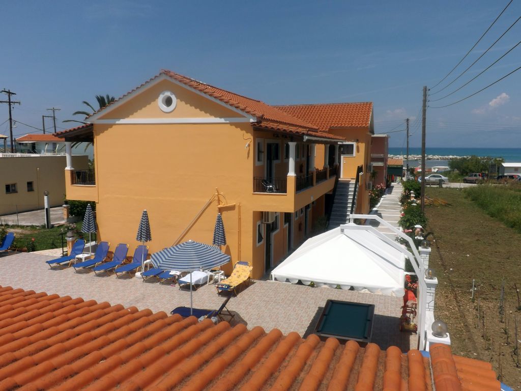 Makis Studios And Apartments Roda  Esterno foto